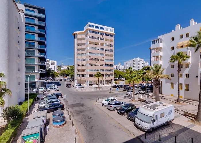 Maresia 2 Bedroom Oceanfront In Lägenhet Quarteira